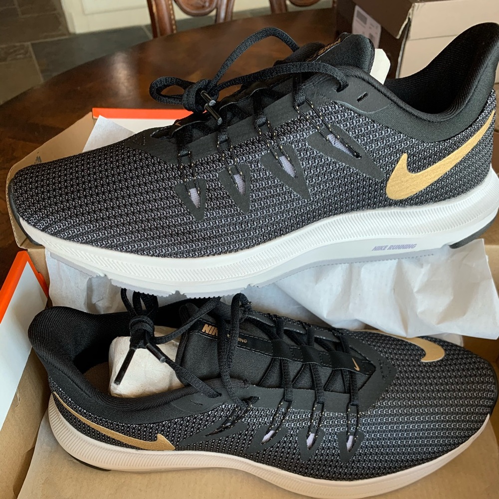 NIB Nike quest shoes
